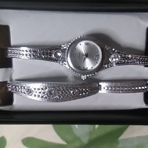 Ladies watch and bracelet set, costume jewelry.
